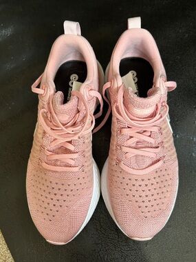 Nike Women’s Pink Knit Running Sneakers
